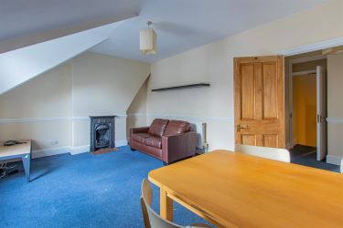 Three storey period investment property in this popular road. Arranged as 3 X Two bedroom apartments with current income totalling £2900pcm (£34,800pa), representing a 10% Initial gross yield.
