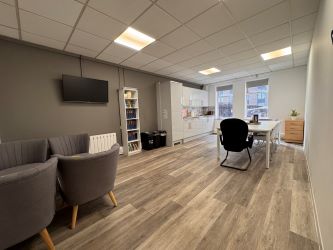 An Impressive Grade II listed three-storey red brick mid terraced office building. Partially modernised recently and also benefiting from a modern extension with its own stair core. Total area of 4020 sqft (373sqm) approx.