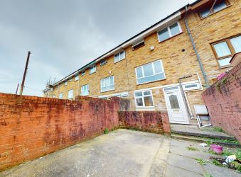 Ground floor one bedroom apartment in very good condition with private parking and garden. Ready to move in for a investor or owner occupier.