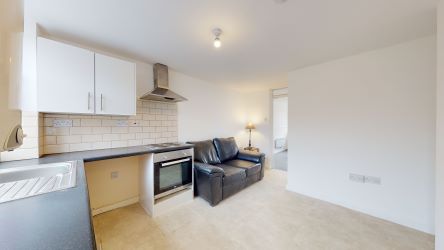 Ground floor one bedroom apartment in very good condition with private parking and garden. Ready to move in for a investor or owner occupier.
