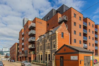 Vacant retail unit extending to 240sqft (22sqm) approx located on the outskirts of Cardiff city centre. Let until very recently for £6500pa representing an Initial gross yield of 14.5%.
