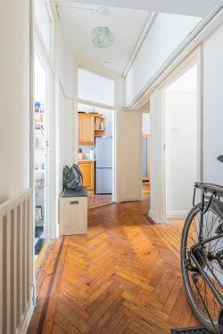 One bedroom investment apartment in this iconic mansion block in the centre of Cardiff. Initial gross yield of 12.7%.