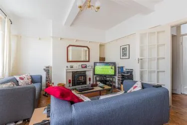 One bedroom investment apartment in this iconic mansion block in the centre of Cardiff. Initial gross yield of 12.7%.