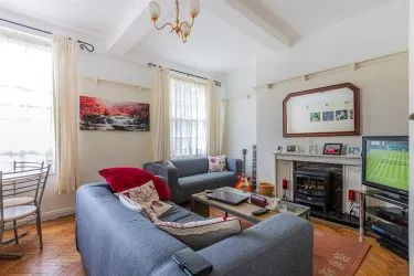 One bedroom investment apartment in this iconic mansion block in the centre of Cardiff. Initial gross yield of 12.7%.