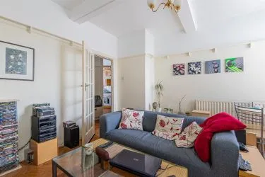 One bedroom investment apartment in this iconic mansion block in the centre of Cardiff. Initial gross yield of 12.7%.