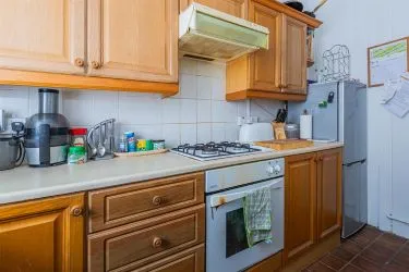 One bedroom investment apartment in this iconic mansion block in the centre of Cardiff. Initial gross yield of 12.7%.