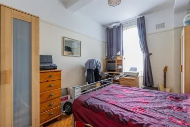 One bedroom investment apartment in this iconic mansion block in the centre of Cardiff. Initial gross yield of 12.7%.