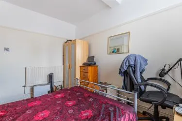 One bedroom investment apartment in this iconic mansion block in the centre of Cardiff. Initial gross yield of 12.7%.