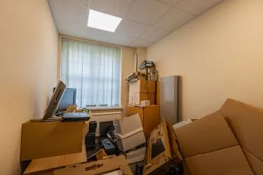 Workshop and two storey offices extending to a total of 9121 sqft (847sqm) approx in this popular and well-positioned industrial estate.