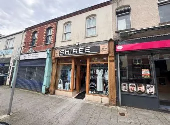 Opportunity to acquire this freehold mixed use building with ground floor commercial unit and first floor rooms. Rear parking and development land in Maesteg.