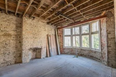 June 10th Auction - Substantial semi-detached period property in a generous plot, in this landmark Penarth location. Planning applied for a rear two storey extension to then provide a five bedroom, four bathroom modern home extending to approximately 3500sqft. (Planning ref - 2025/00048/FUL)