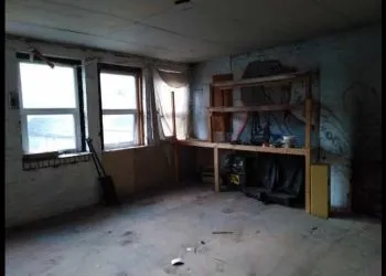 Spacious Four Storey mixed-use investment property in this popular area of Barry with informed rents totaling £1875pcm (£22,500pa) representing an initial net yield of 7.5%.