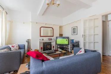One bedroom investment apartment in this iconic mansion block in the centre of Cardiff. Initial gross yield of 12.7%.
