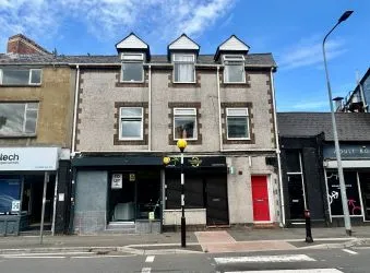 One bedroom top floor apartment in this very popular Cardiff location, close to the city centre.