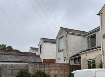 Investment opportunity to acquire this Semi-detached house situated on Newport Road in Cardiff. A well connected area with great commuter links for the A48 and M4.
