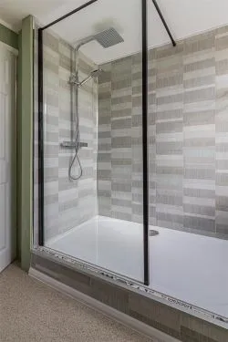 Investment opportunity to acquire this one-bedroom basement apartment with a garden and its own entrance within walking distance of Cardiff City Centre with total rent income of approx. £11,100 pa representing an initial gross yield of circa 10%.