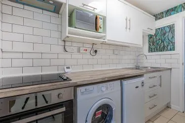 Investment opportunity to acquire this one-bedroom basement apartment with a garden and its own entrance within walking distance of Cardiff City Centre with total rent income of approx. £11,100 pa representing an initial gross yield of circa 10%.
