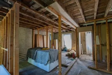 Extensive semi-detached former pub and most recently gift shop and gallery (Fabio) which has been partly re-developed to offer four apartments to the upper floors (two completed) with further potential to the lower floors for commercial or residential use, (subject to consents).