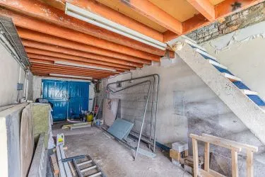 Detached two storey coach house with single storey annexe in popular location. Planning permission awarded for the demolition and construction of a three bedroom detached house. (Ref - 25/00381/VAR)
