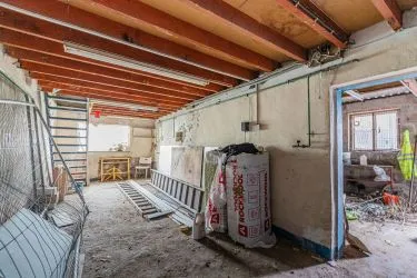 Detached two storey coach house with single storey annexe in popular location. Planning permission awarded for the demolition and construction of a three bedroom detached house. (Ref - 25/00381/VAR)
