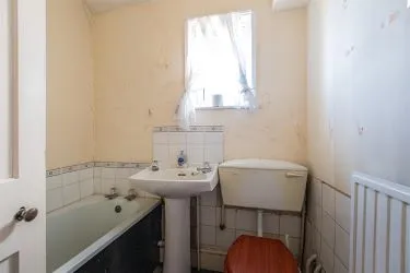 Opportunity to acquire this two storey property suitable for a variety of uses located on the prominent Cowbridge Road in Cardiff.
