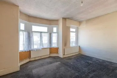 Opportunity to acquire this two storey property suitable for a variety of uses located on the prominent Cowbridge Road in Cardiff.