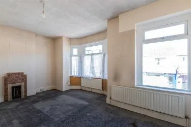 Opportunity to acquire this two storey property suitable for a variety of uses located on the prominent Cowbridge Road in Cardiff.