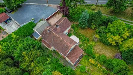 A substantial, four bedroom home in a generous plot with a driveway and double garage. Located on the edge of this popular village close to Abergavenny. In need of repair and improvement throughout.