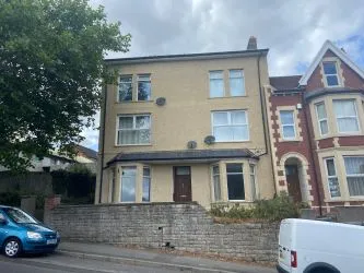 Larger than usual double bay-fronted one bedroom ground floor apartment with its own entrance in this popular area of Barry. In reasonable order but in need of decorative improvement throughout