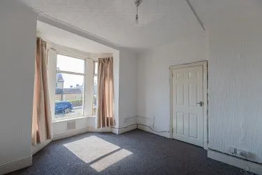 Larger than usual double bay-fronted one bedroom ground floor apartment with its own entrance in this popular area of Barry. In reasonable order but in need of decorative improvement throughout