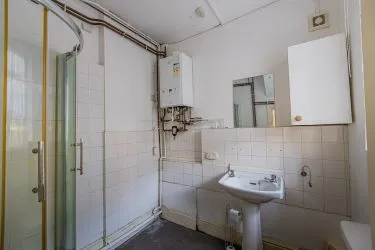 Larger than usual double bay-fronted one bedroom ground floor apartment with its own entrance in this popular area of Barry. In reasonable order but in need of decorative improvement throughout