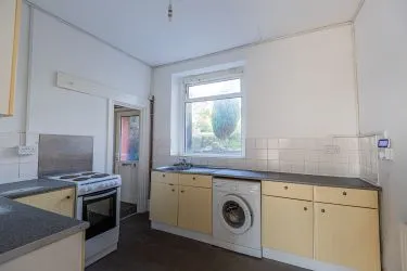 Larger than usual double bay-fronted one bedroom ground floor apartment with its own entrance in this popular area of Barry. In reasonable order but in need of decorative improvement throughout