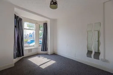 Larger than usual double bay-fronted one bedroom ground floor apartment with its own entrance in this popular area of Barry. In reasonable order but in need of decorative improvement throughout