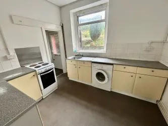 Larger than usual double bay-fronted one bedroom ground floor apartment with its own entrance in this popular area of Barry. In reasonable order but in need of decorative improvement throughout