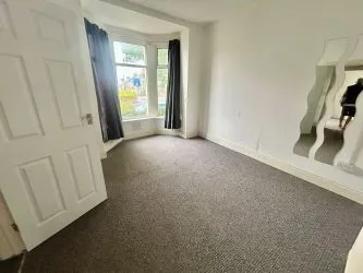 Larger than usual double bay-fronted one bedroom ground floor apartment with its own entrance in this popular area of Barry. In reasonable order but in need of decorative improvement throughout
