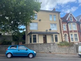 Larger than usual double bay-fronted one bedroom ground floor apartment with its own entrance in this popular area of Barry. In reasonable order but in need of decorative improvement throughout