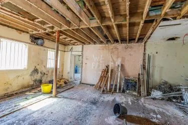 REDUCED Substantial three storey property in the centre of Neath extending to approximately 3,500 sqft (325sqm). Previous planning approved for 4 apartments.
