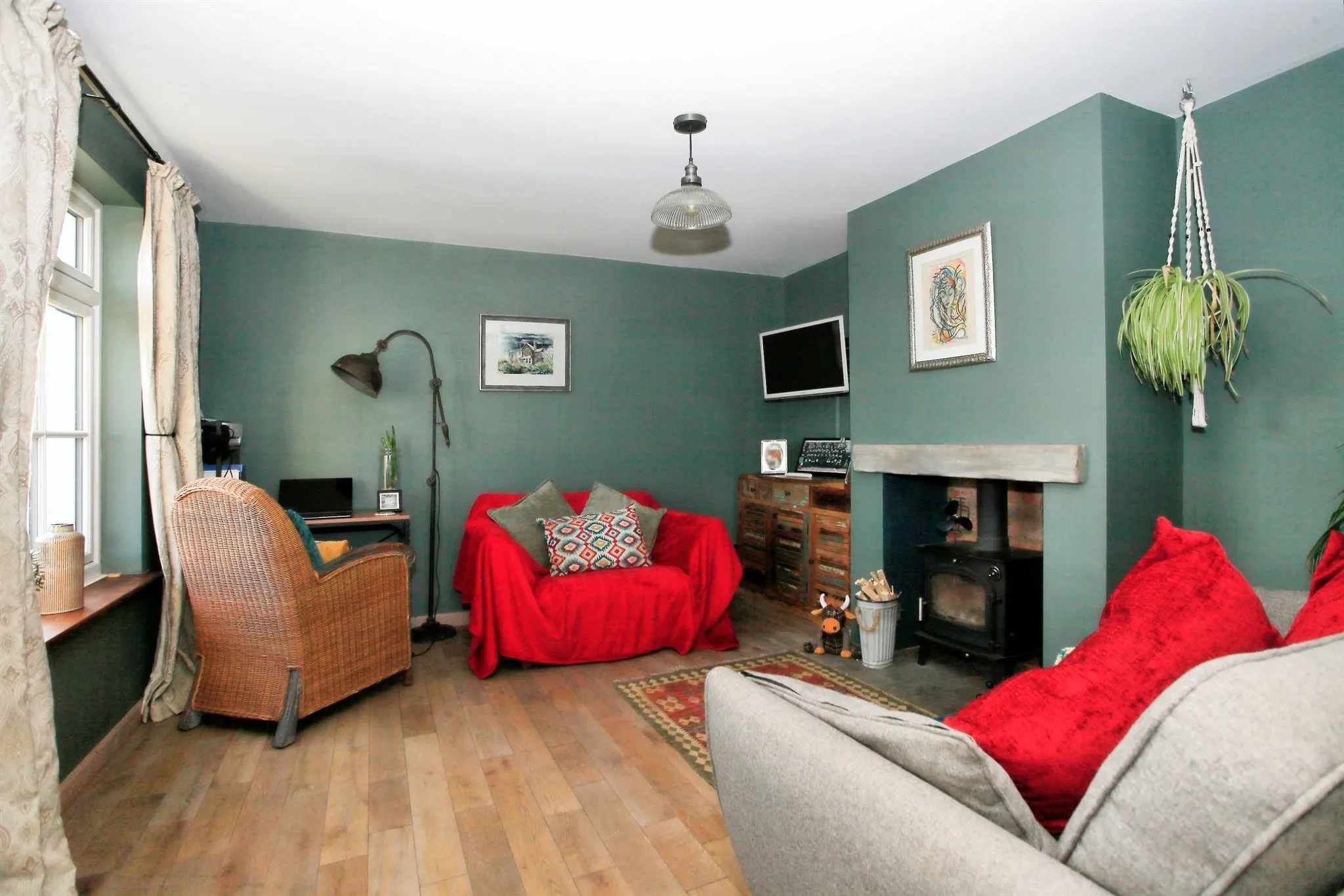 4 bed Semi-Detached