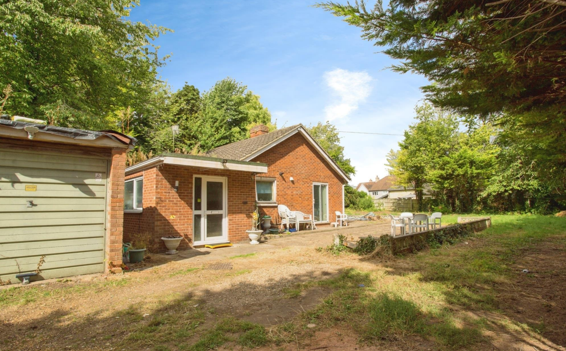 4 bed Detached Bungalow