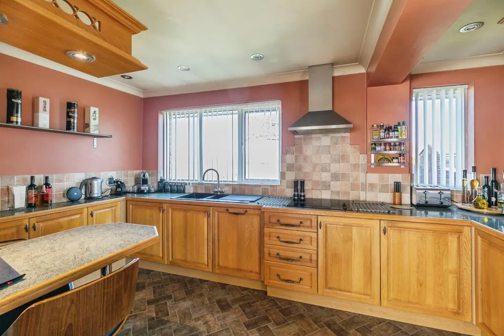 2 bed Detached Bungalow