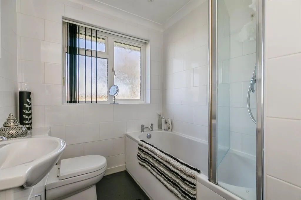 2 bed Detached Bungalow