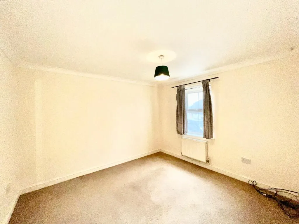 3 bed End of Terrace