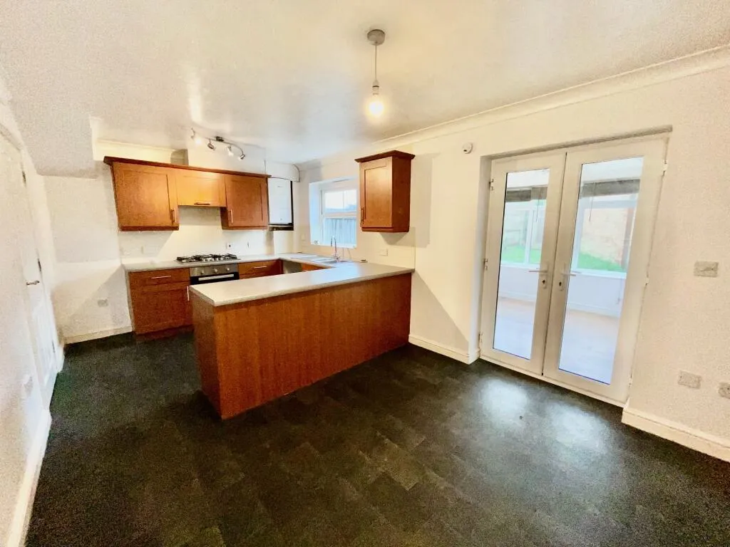 3 bed End of Terrace