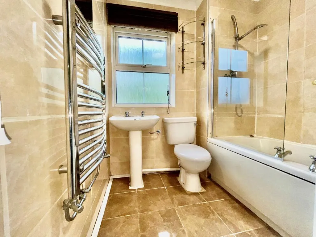 3 bed End of Terrace
