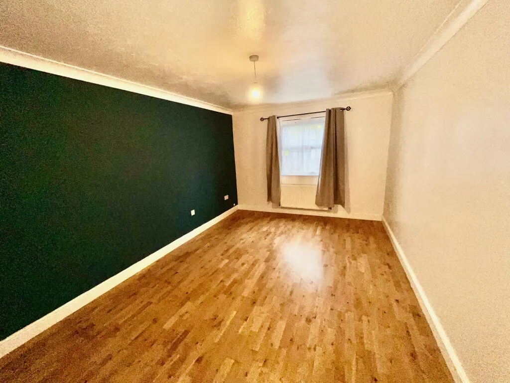 3 bed End of Terrace