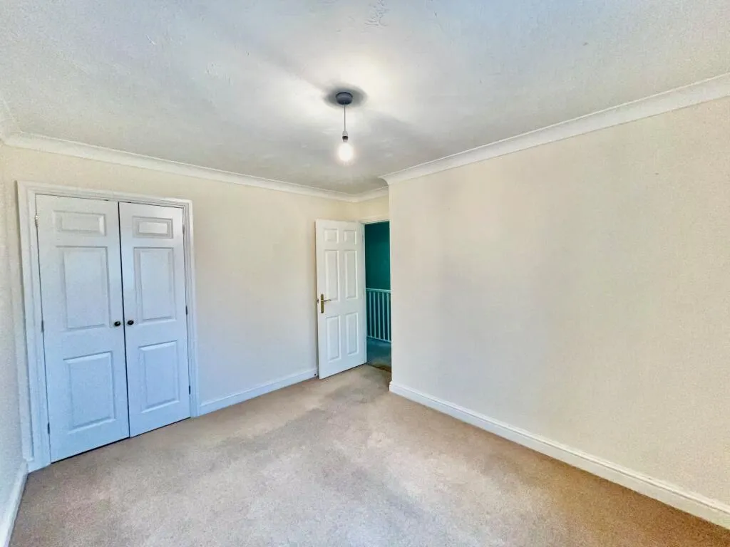 3 bed End of Terrace