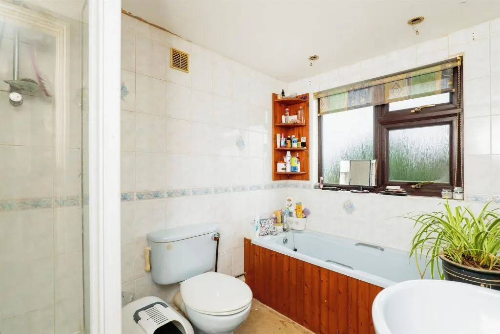 4 bed Semi-Detached