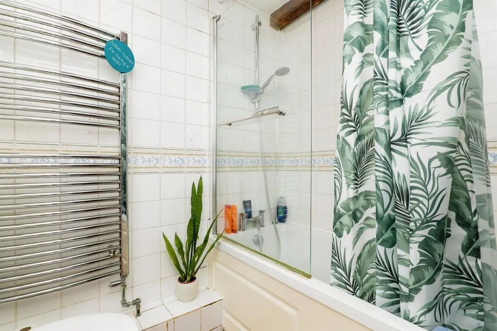 4 bed Semi-Detached
