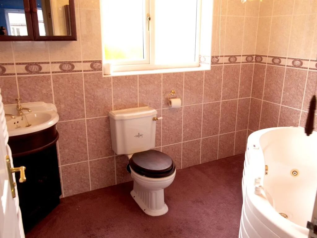 4 bed Detached