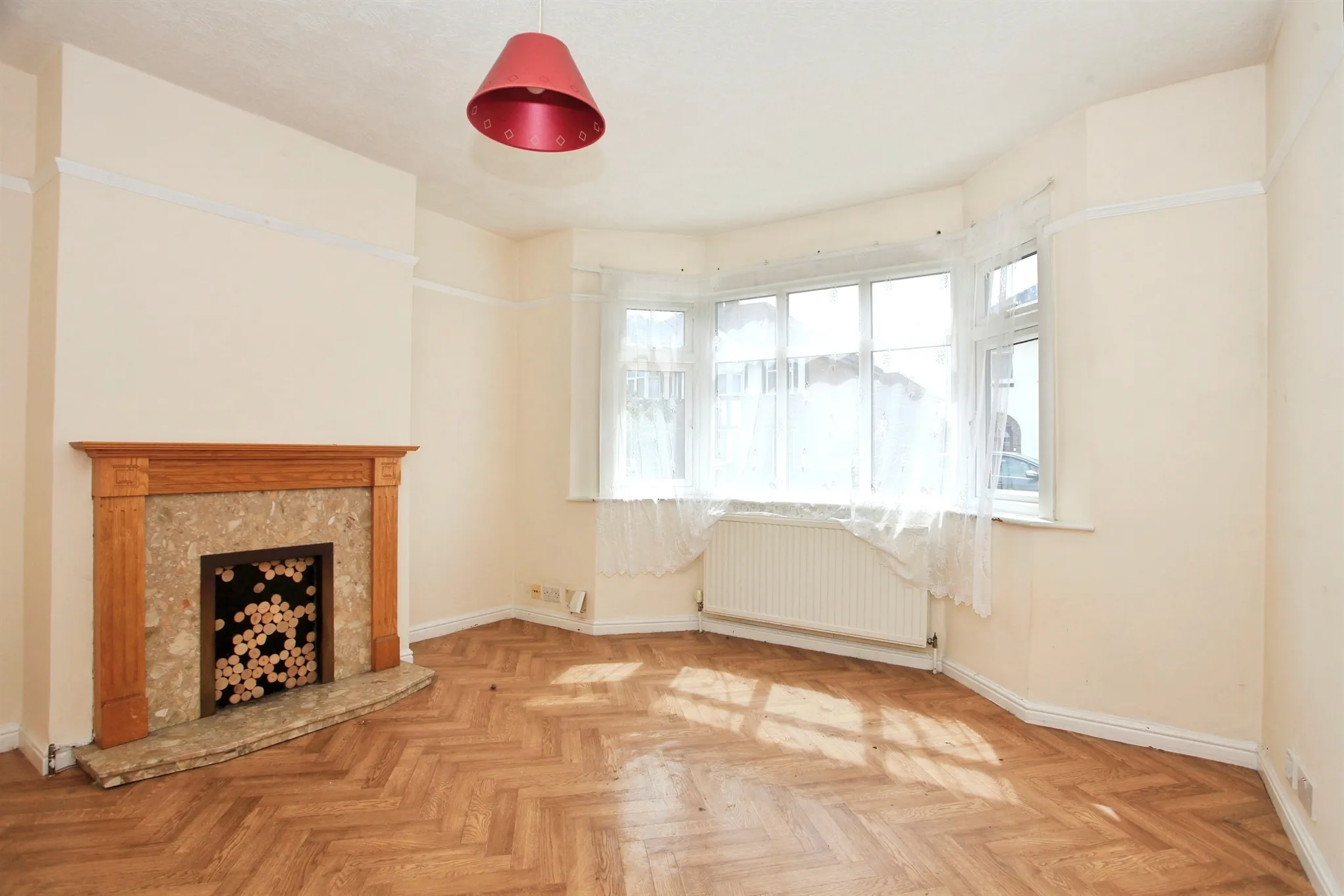 4 bed Semi-Detached